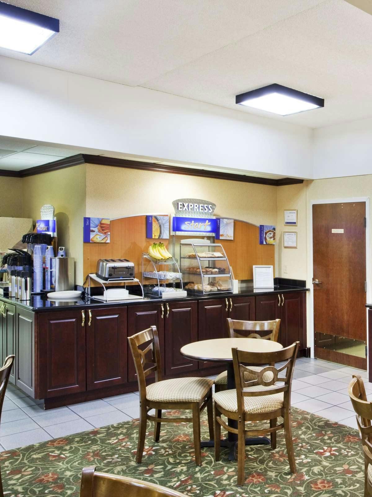 Hotel Holiday Inn Express Douglasville photo 5