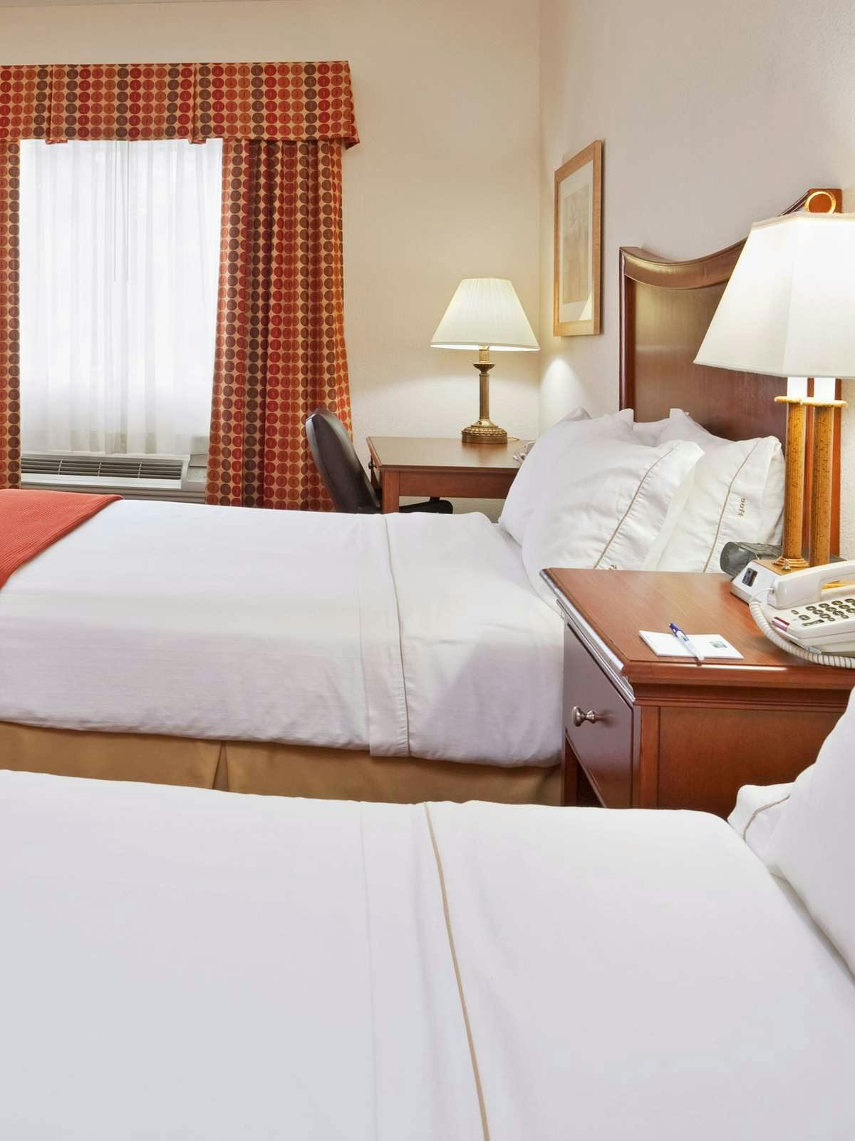 Hotel Holiday Inn Express Delmont photo 1