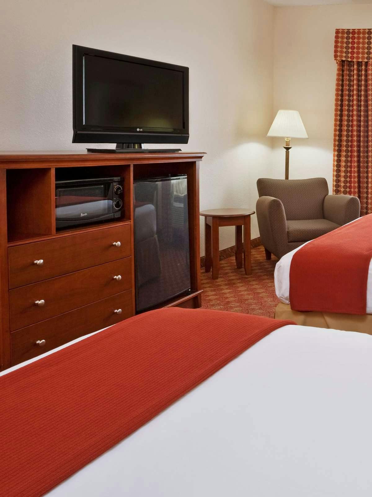 Hotel Holiday Inn Express Delmont photo 2