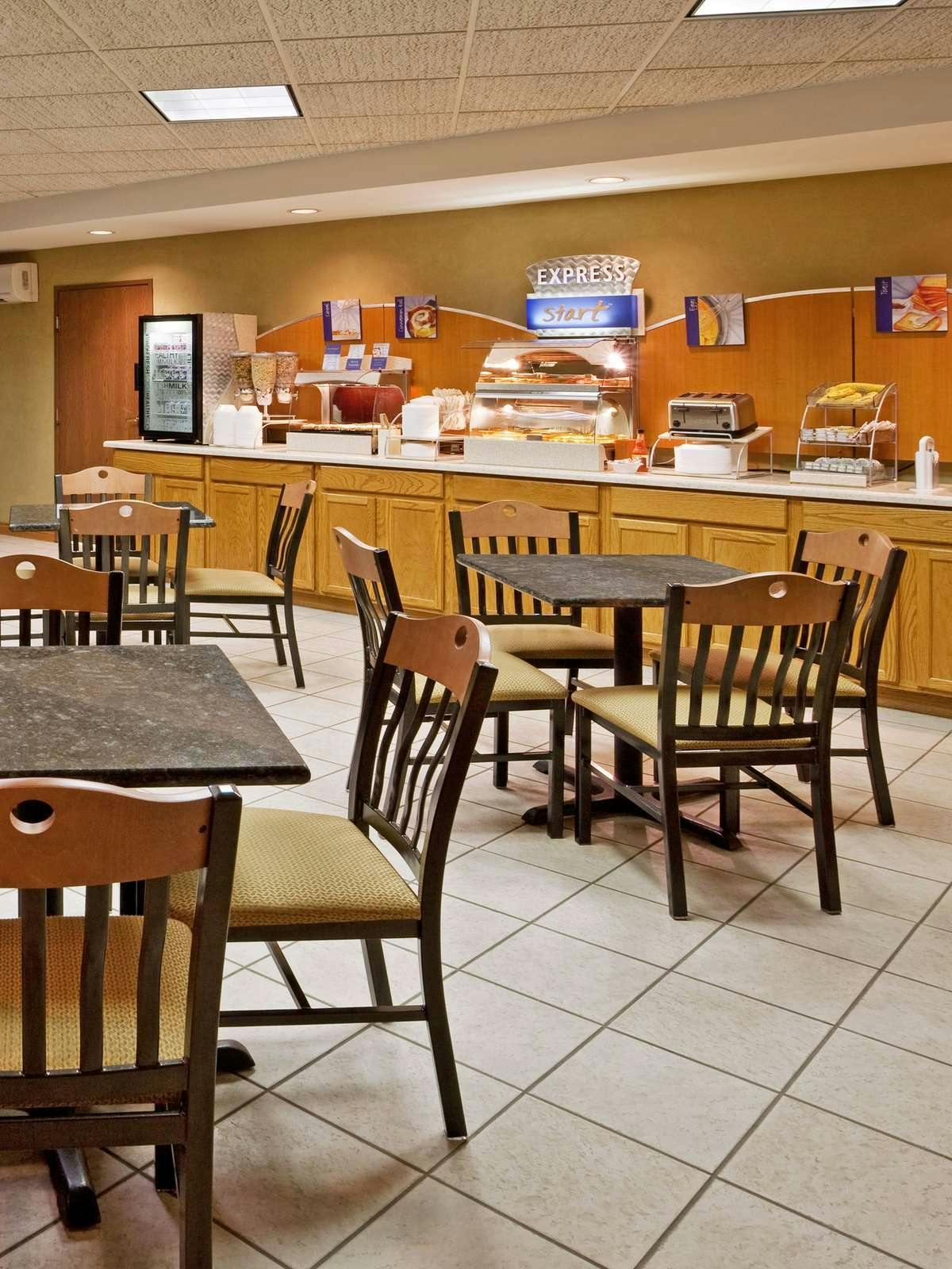 Hotel Holiday Inn Express Delmont photo 4