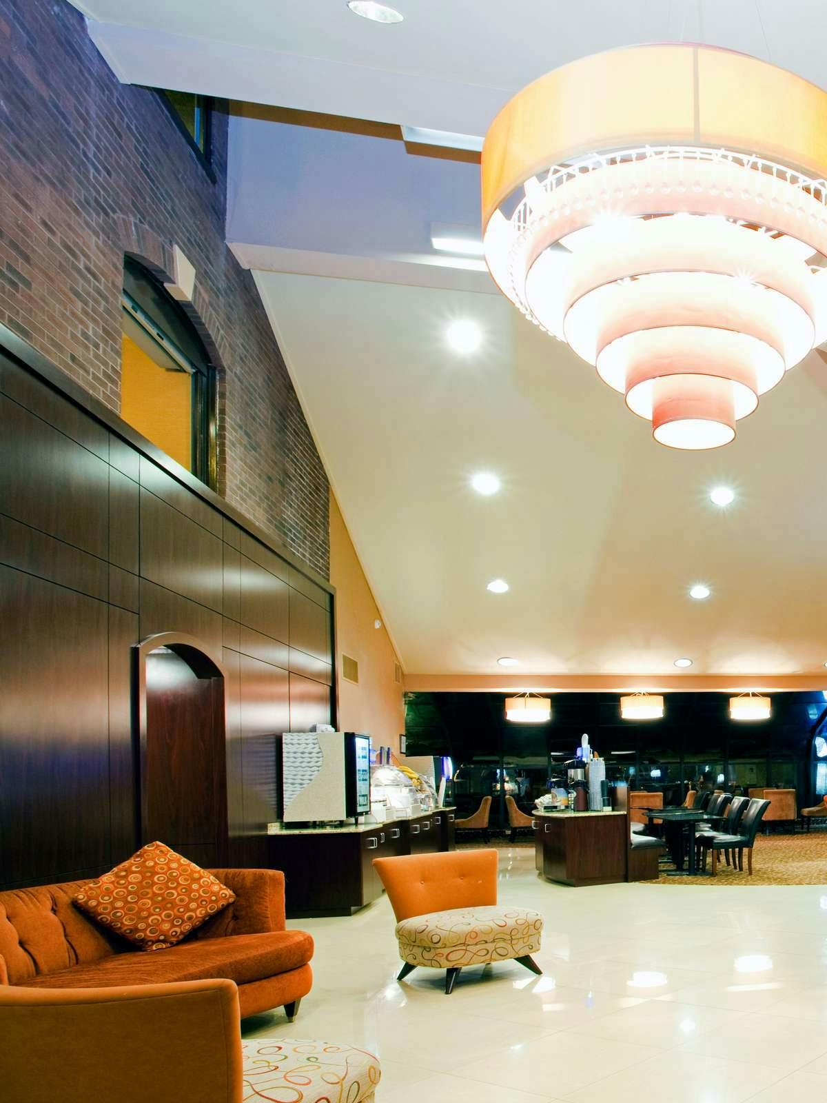 Hotel Holiday Inn Express Downtown West photo 2