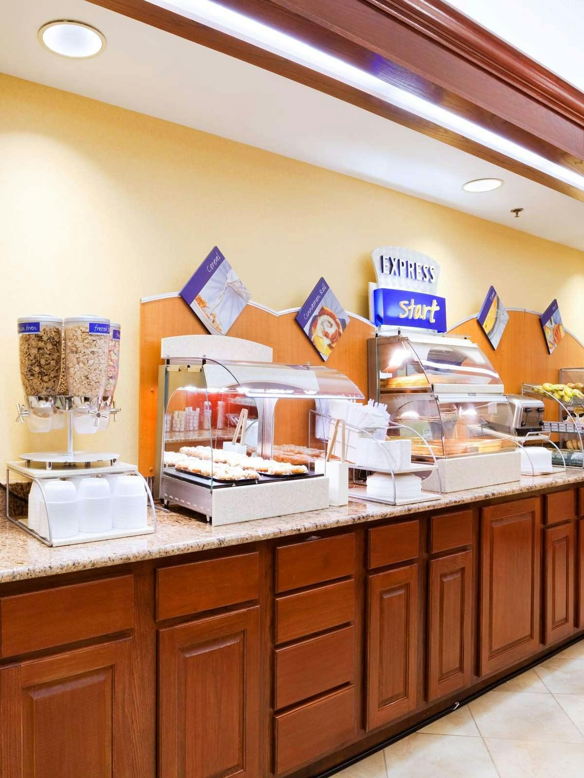 Hotel Holiday Inn Express Durham photo 5