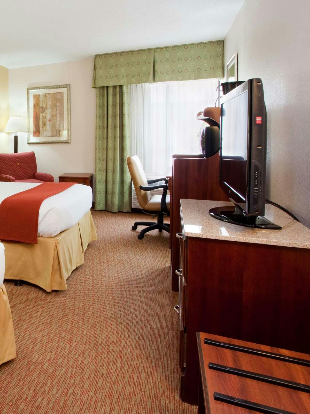 Hotel Holiday Inn Express Durham photo 2