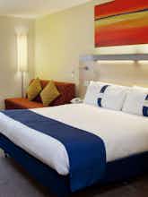 Hotel Holiday Inn Express Dunfermline photo 1