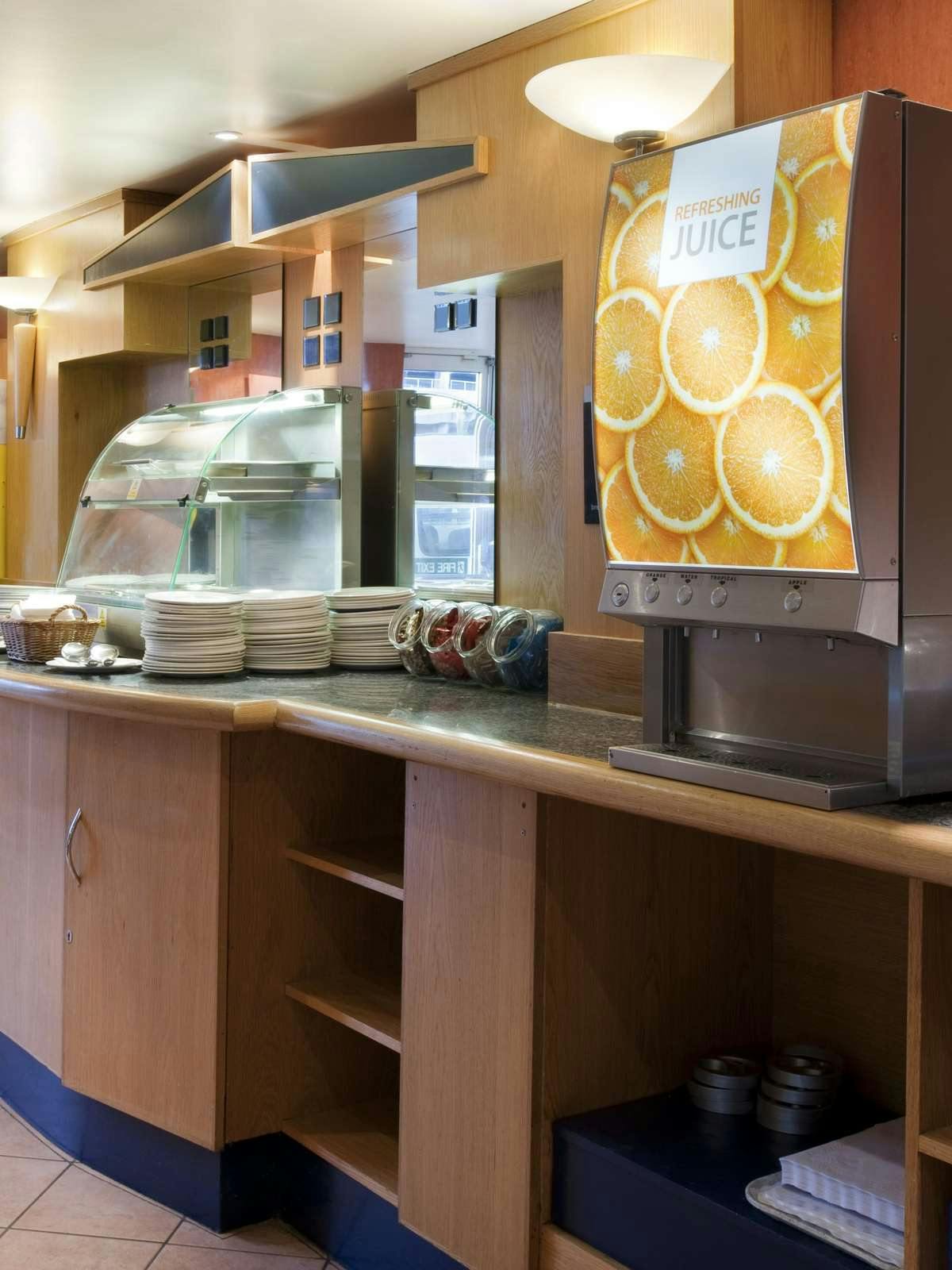 Hotel Holiday Inn Express Edinburgh Waterfront photo 2