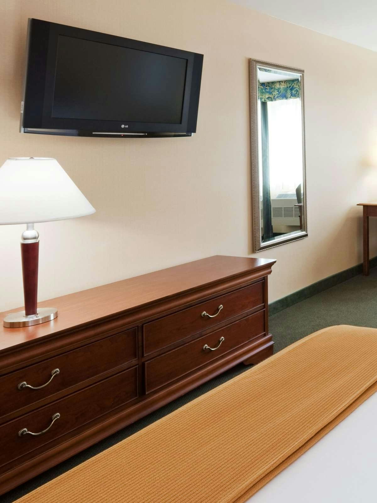 Hotel Holiday Inn Express Durham (UNH) photo 3