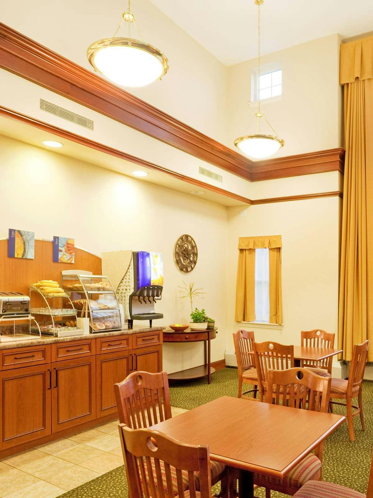 Hotel Holiday Inn Express Durham (UNH) photo 5