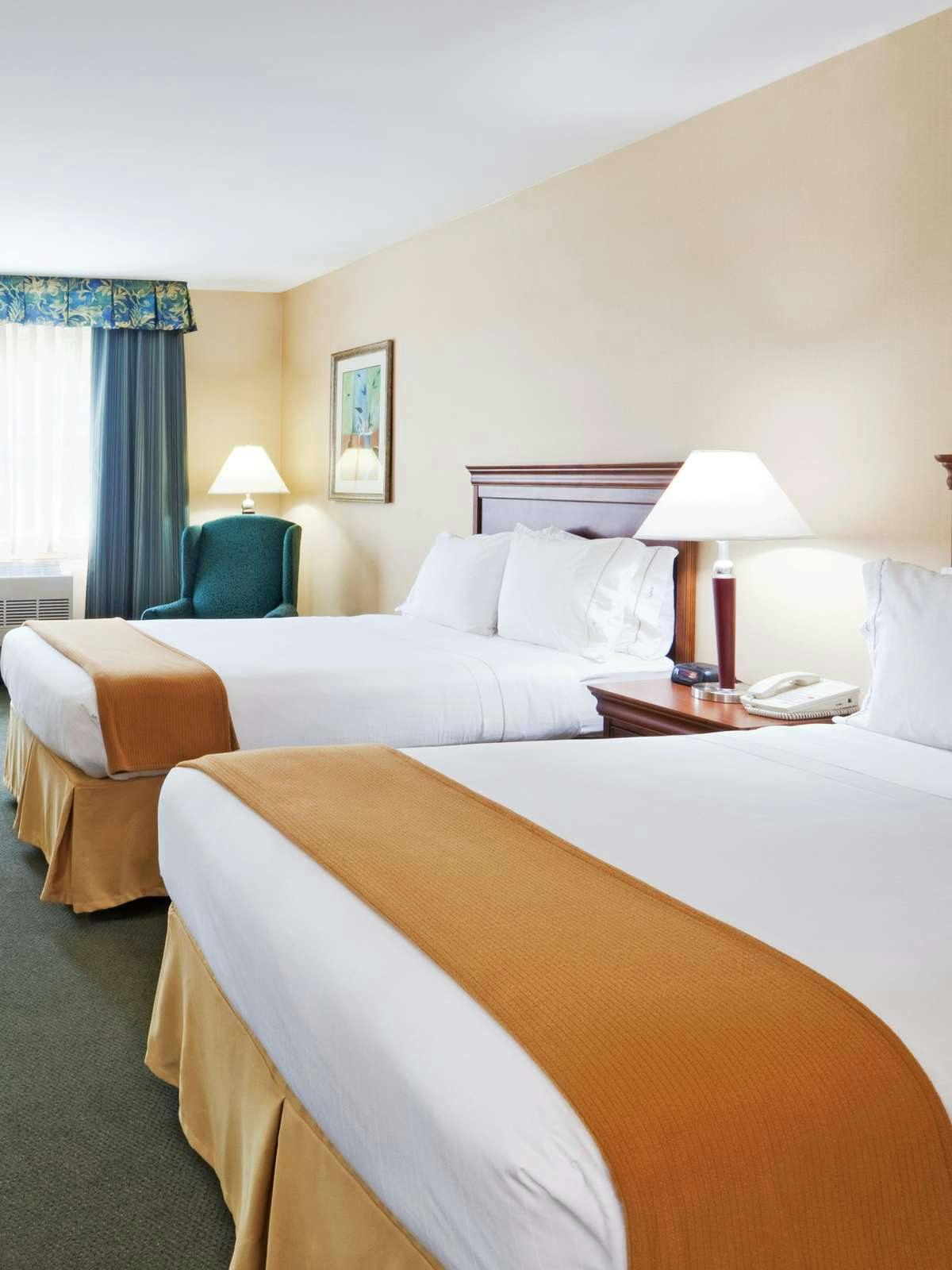 Hotel Holiday Inn Express Durham (UNH) photo 1