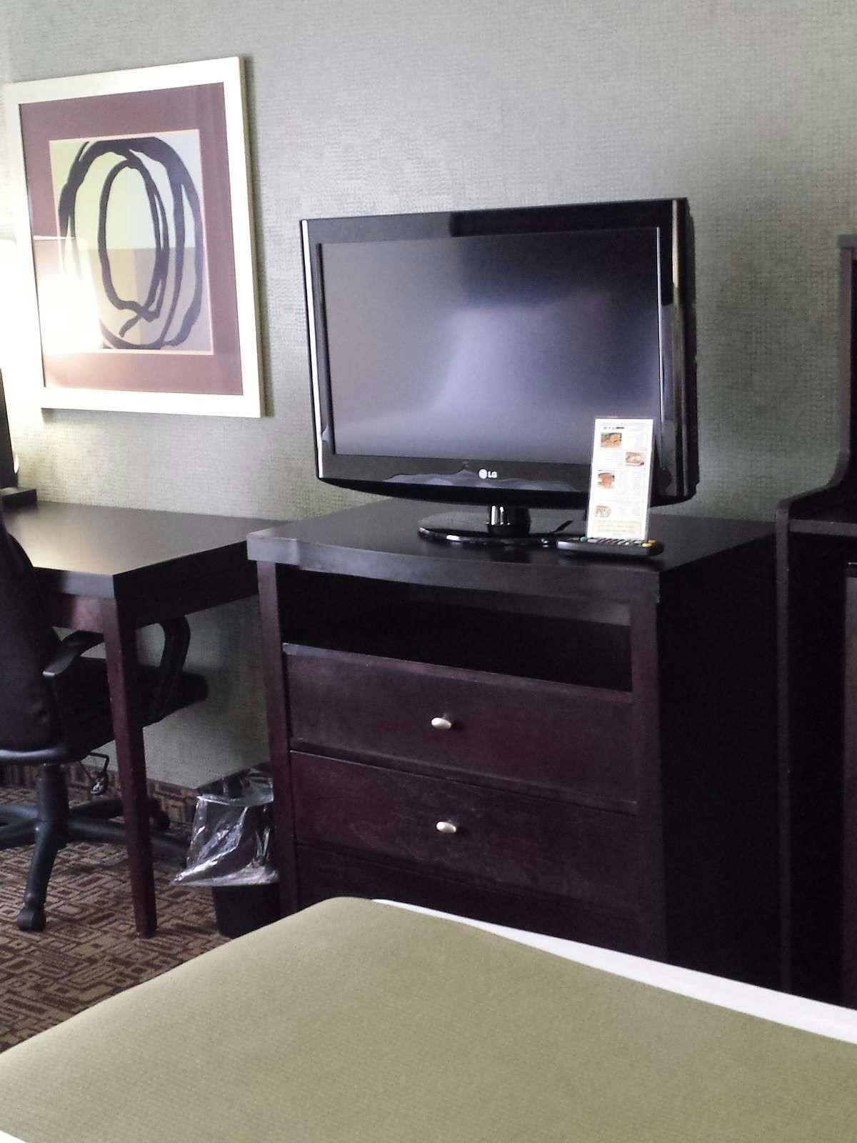 Hotel Holiday Inn Express Edgewood photo 3