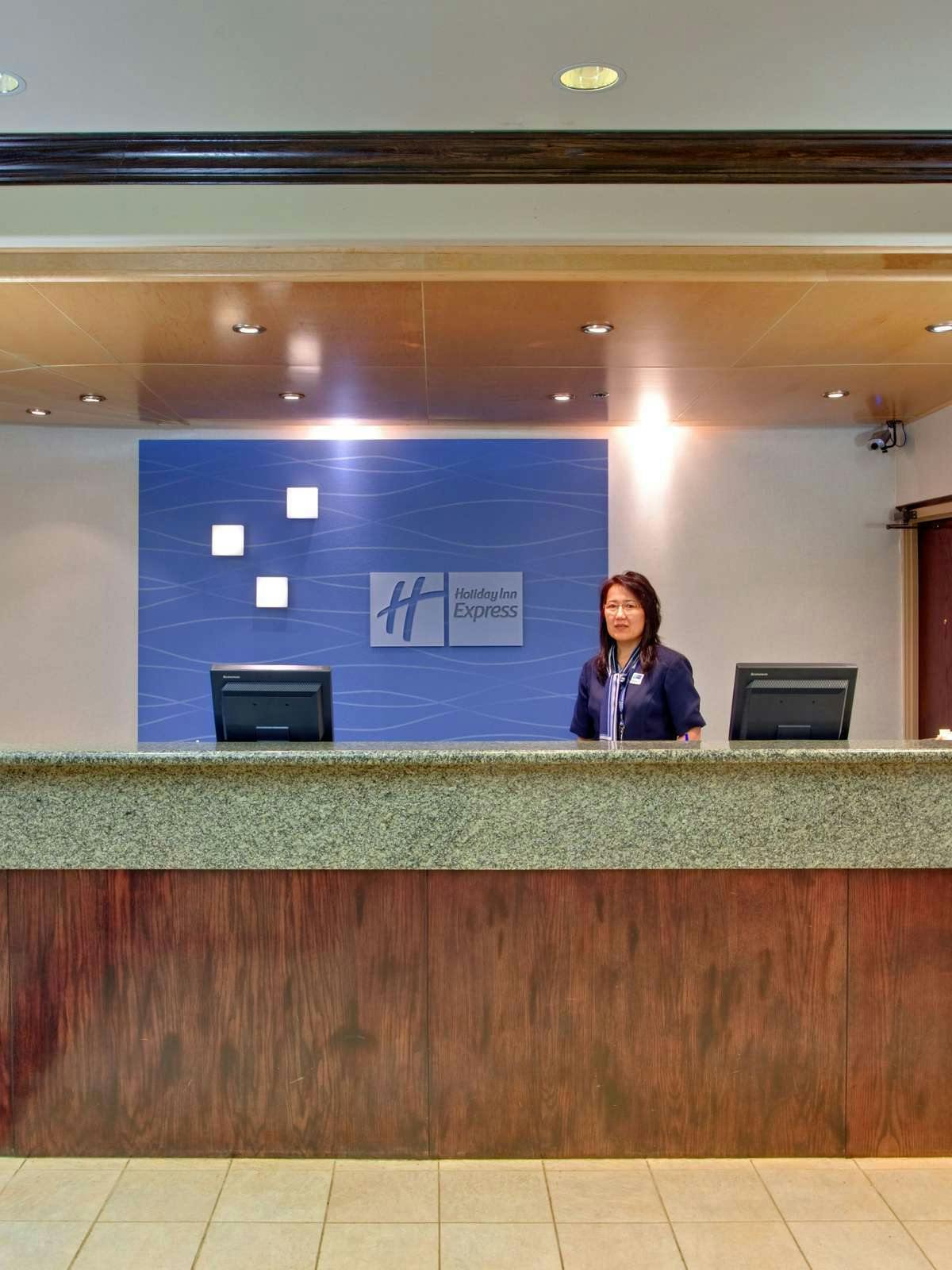 Hotel Holiday Inn Express Edmonton Downtown photo 3