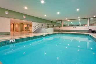 Hotel Holiday Inn Express Edmonton Downtown photo 5