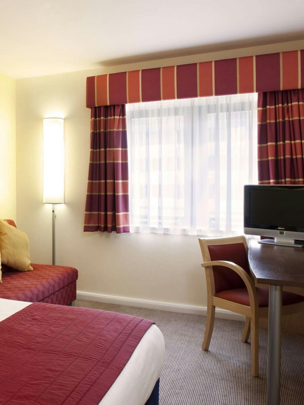 Hotel Holiday Inn Express Edinburgh Royal Mile photo 2