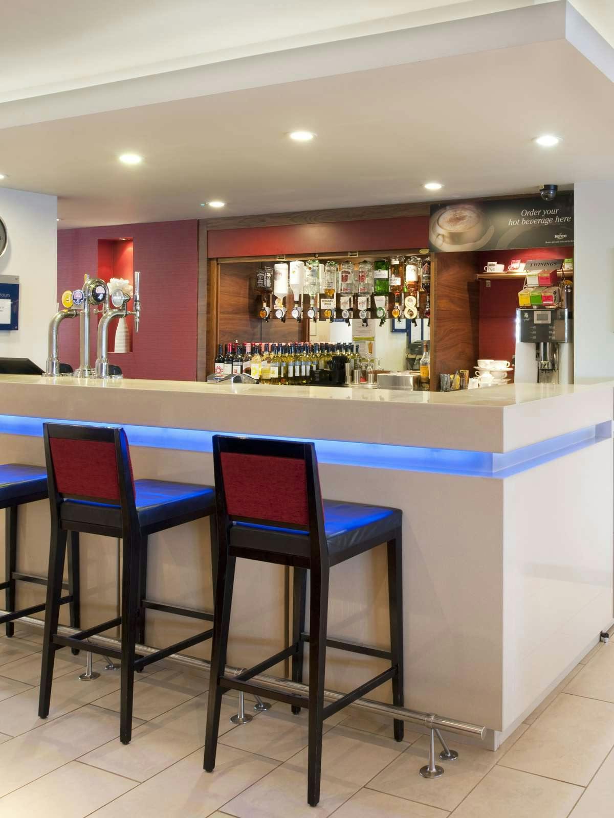 Hotel Holiday Inn Express East Midlands Airport photo 4