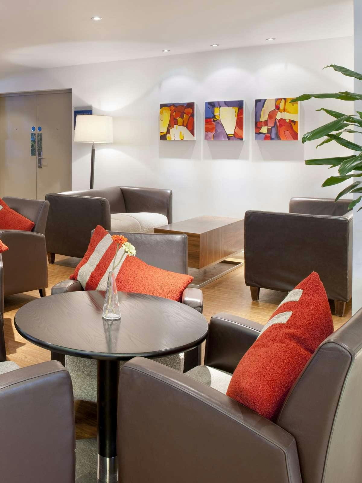 Hotel Holiday Inn Express East Midlands Airport photo 2