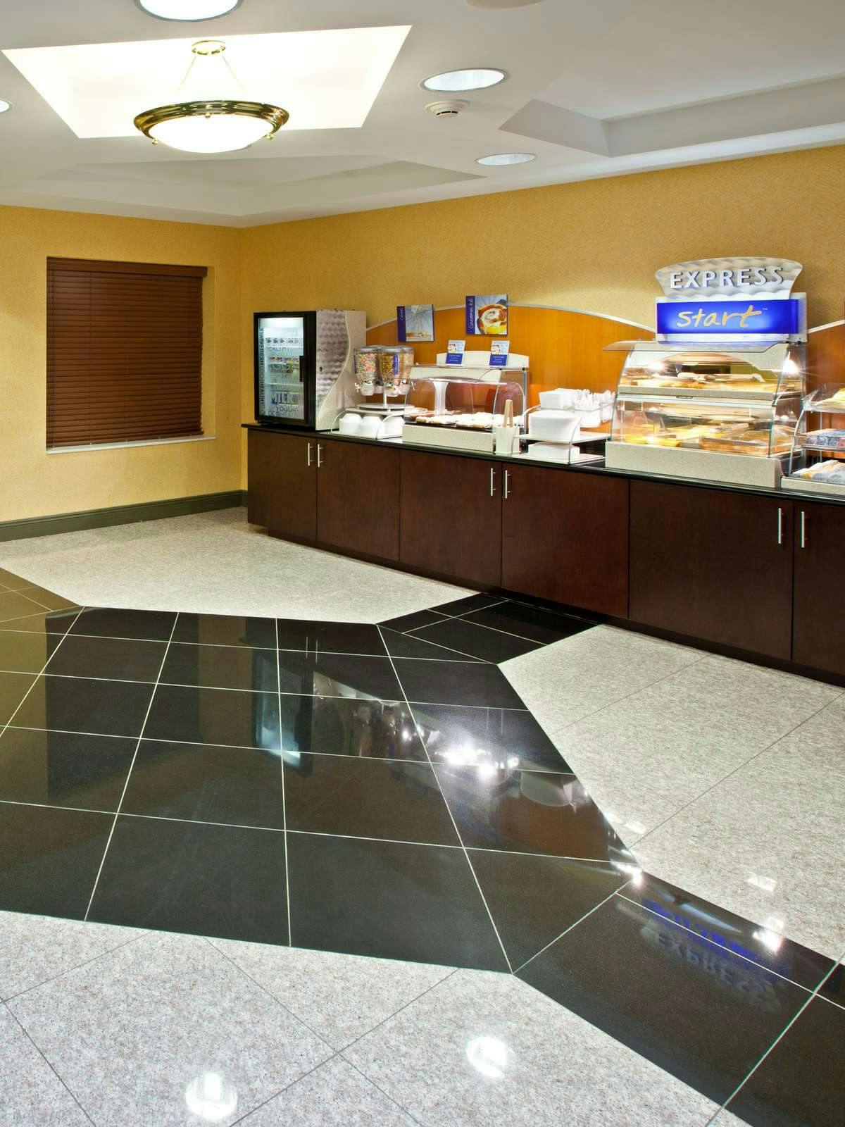 Hotel Holiday Inn Express East photo 4