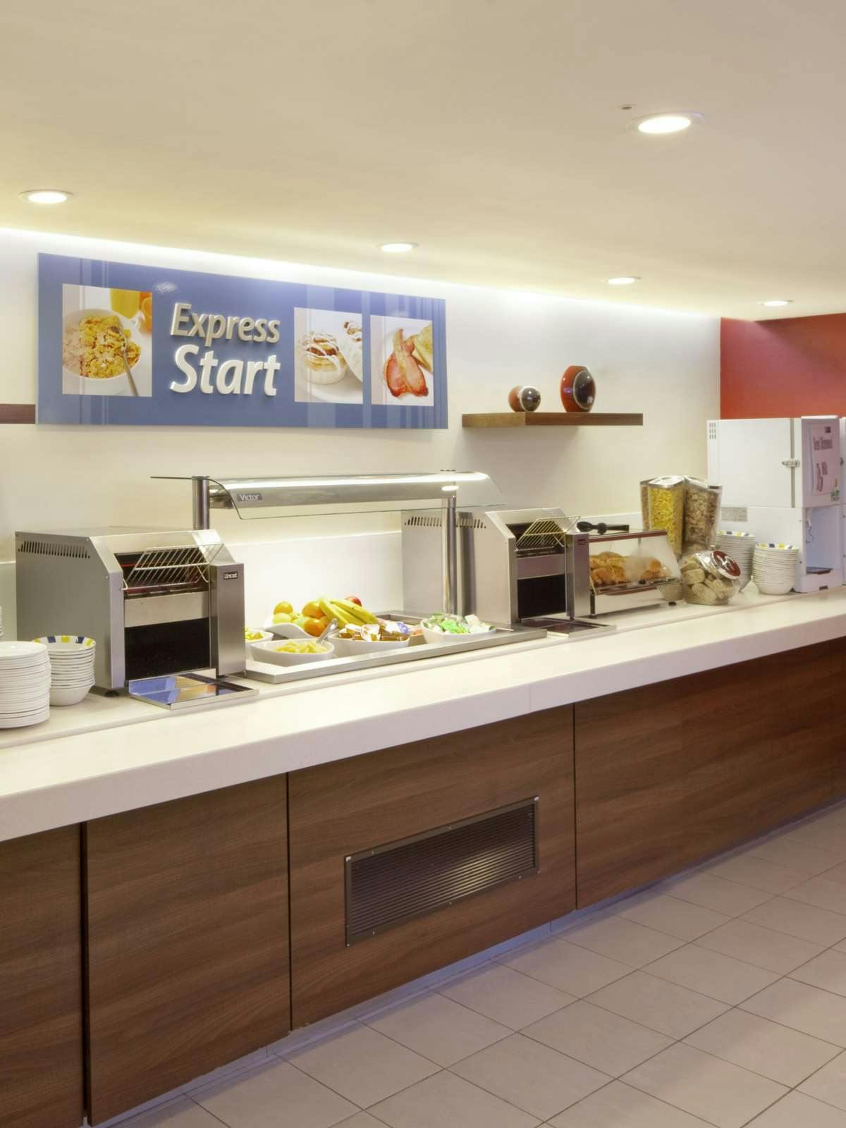 Hotel Holiday Inn Express Exeter photo 4