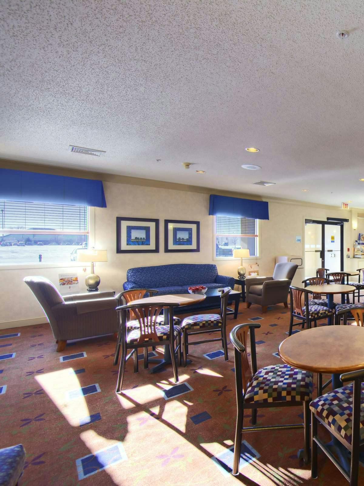 Hotel Holiday Inn Express Fargo West Acres photo 4