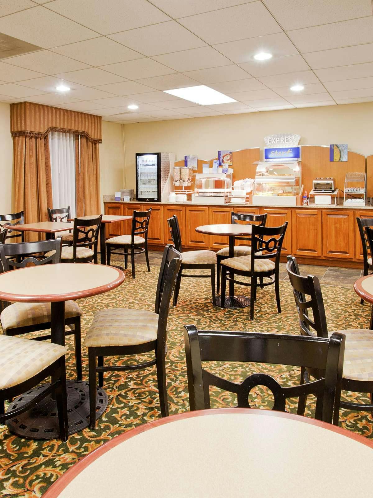 Hotel Holiday Inn Express Fairhope Point Clear photo 5