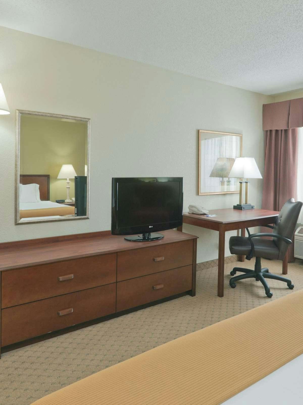 Hotel Holiday Inn Express Evansville West photo 2