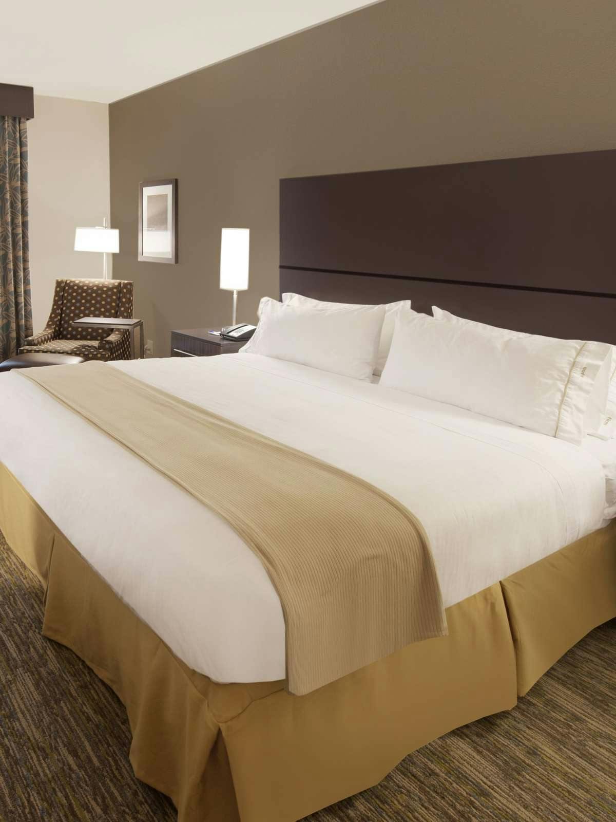 Hotel Holiday Inn Express Fredericksburg Southpoint photo 1