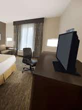 Hotel Holiday Inn Express Fredericksburg Southpoint photo 3