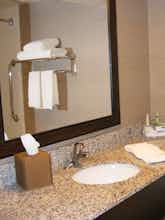 Hotel Holiday Inn Express Fredericksburg Southpoint photo 2