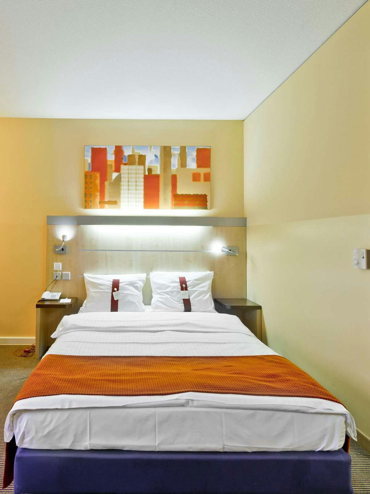 Hotel Holiday Inn Express Frankfurt Messe photo 3