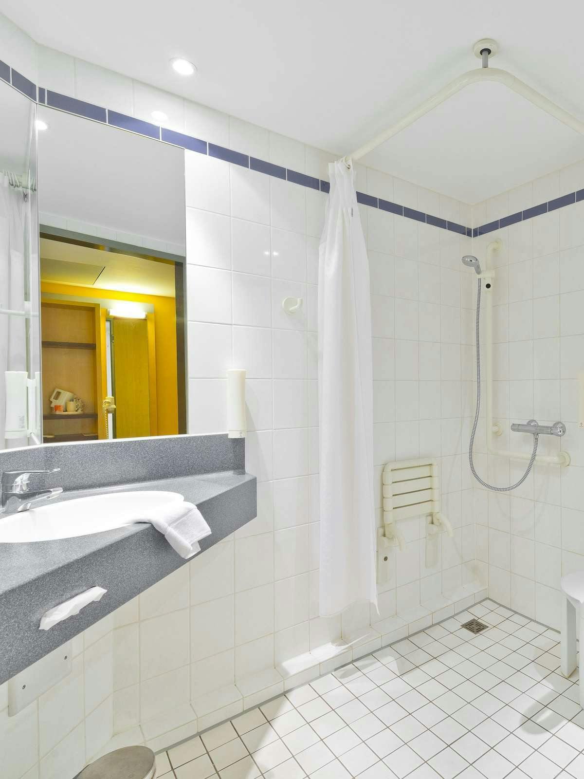 Hotel Holiday Inn Express Frankfurt Messe photo 4