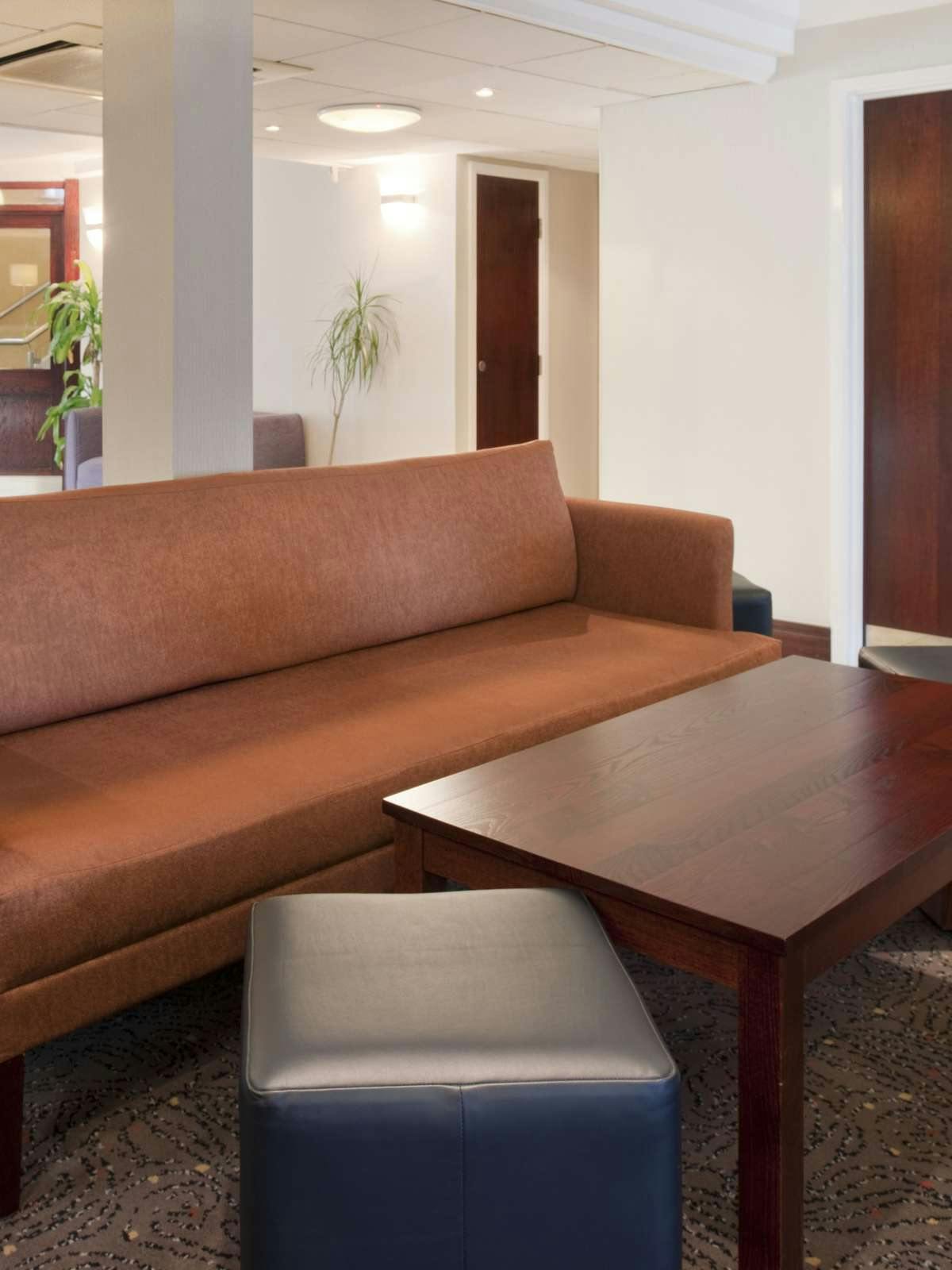 Hotel Holiday Inn Express Glenrothes photo 1