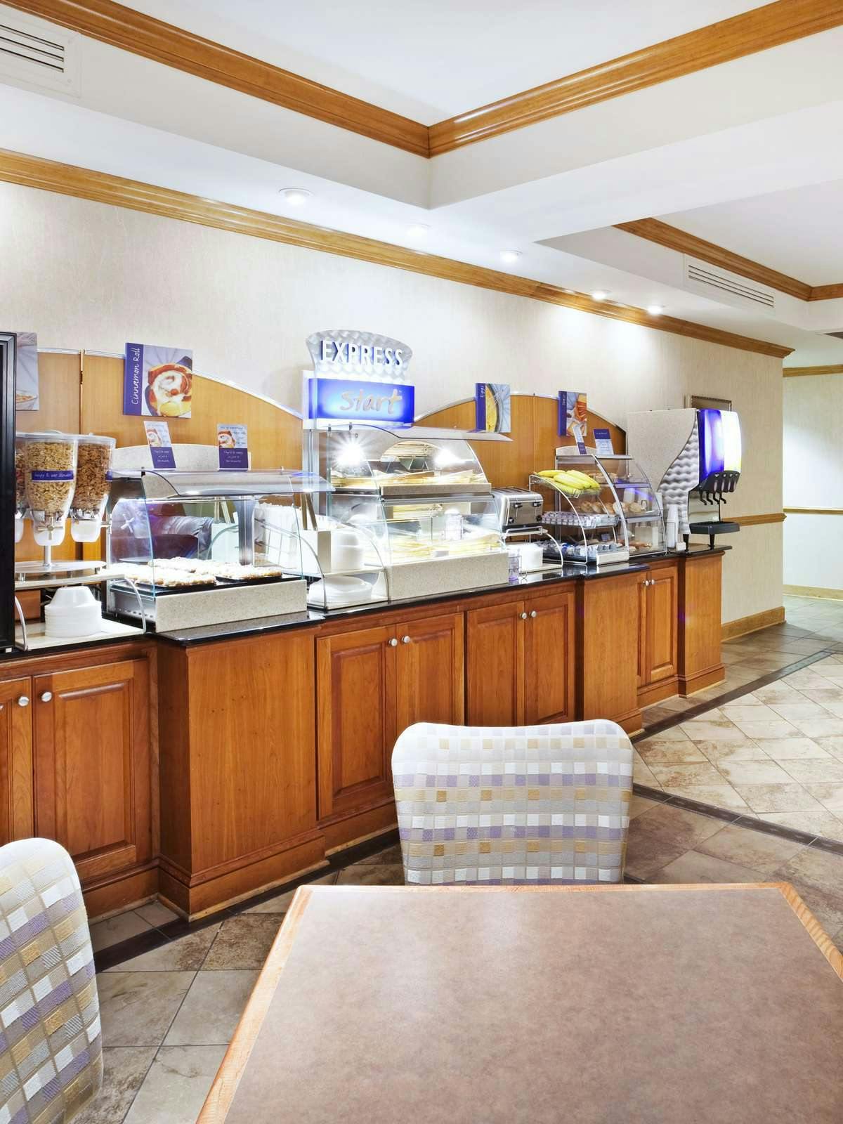 Hotel Holiday Inn Express Forest City photo 5