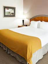 Hotel Holiday Inn Express Forest City photo 1