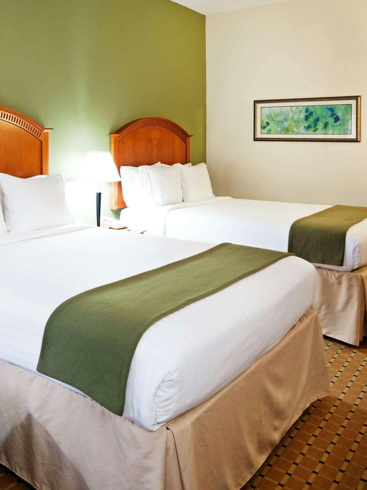 Hotel Holiday Inn Express Gastonia photo 1