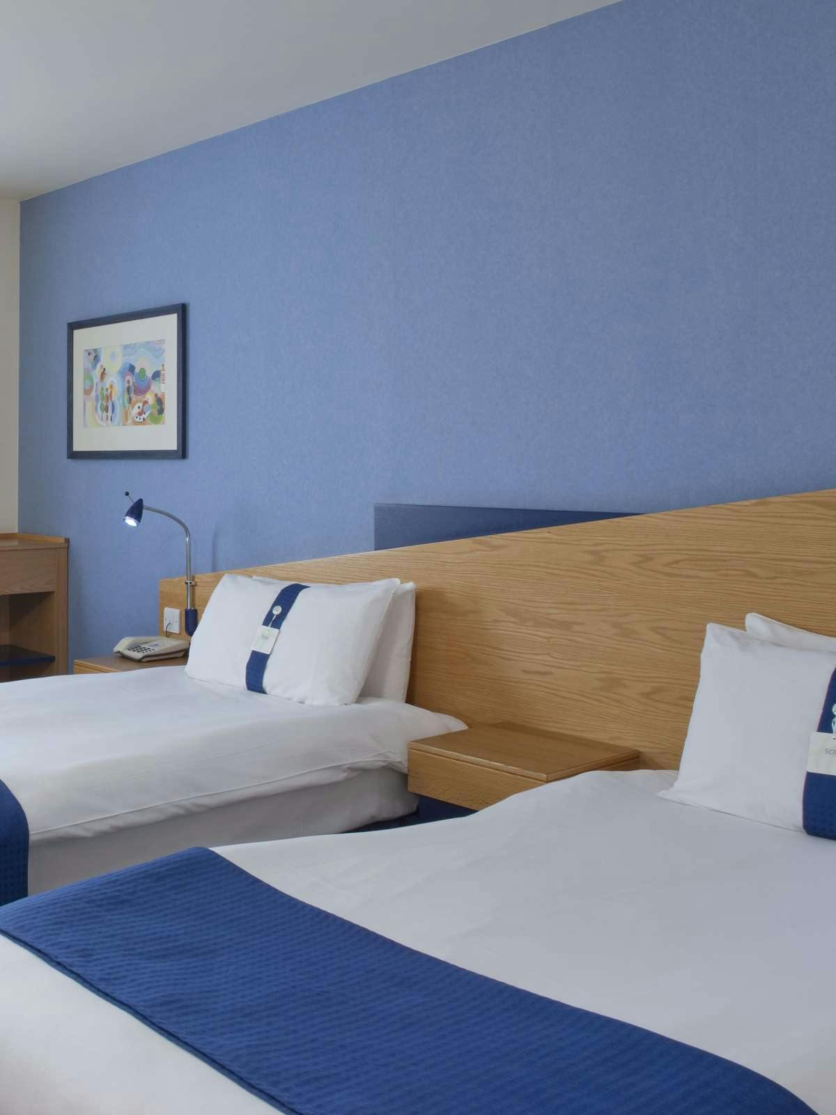 Hotel Holiday Inn Express Gloucester photo 1