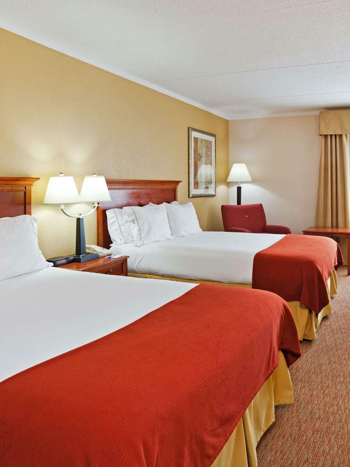 Hotel Holiday Inn Express Greensboro photo 1