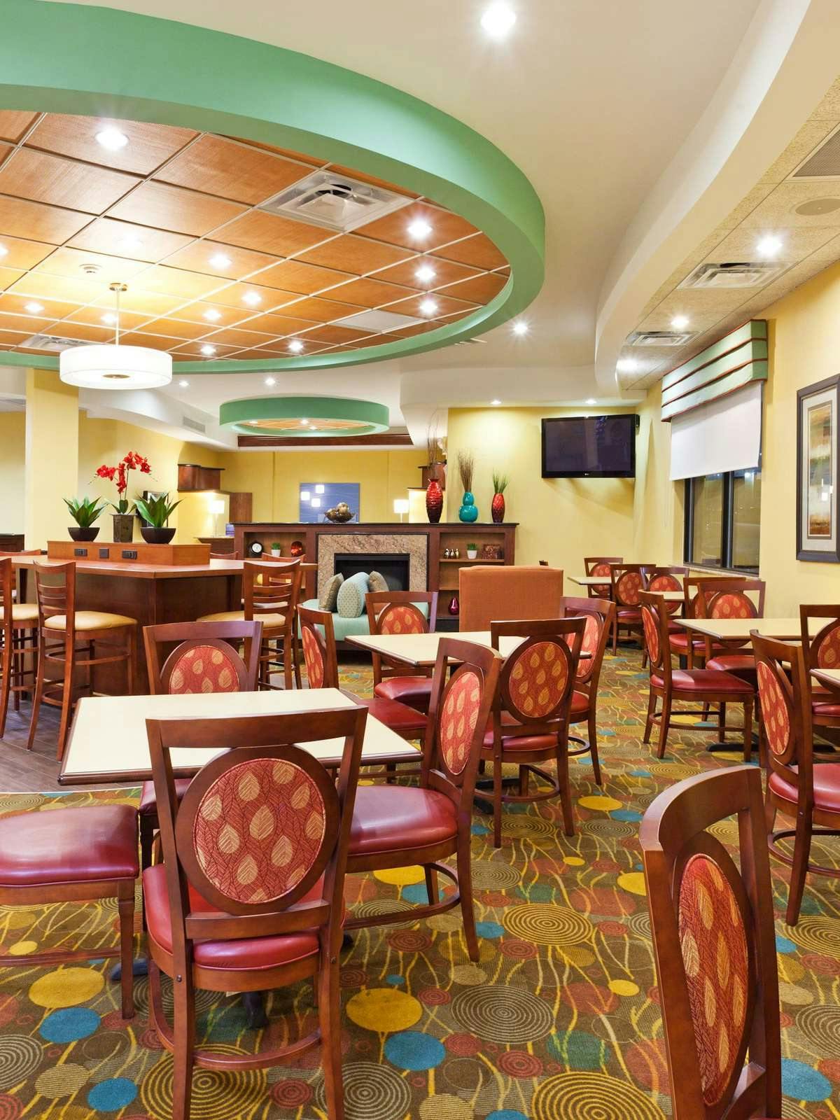 Hotel Holiday Inn Express Greensboro photo 5