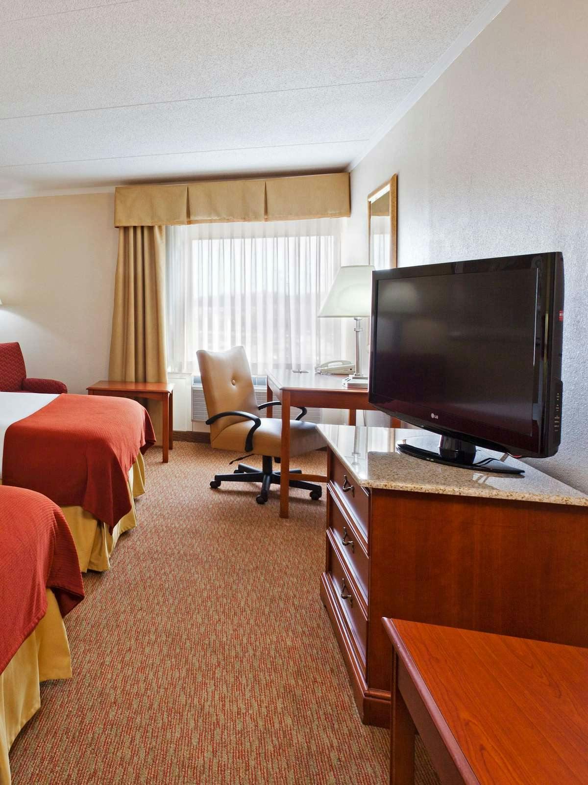 Hotel Holiday Inn Express Greensboro photo 2