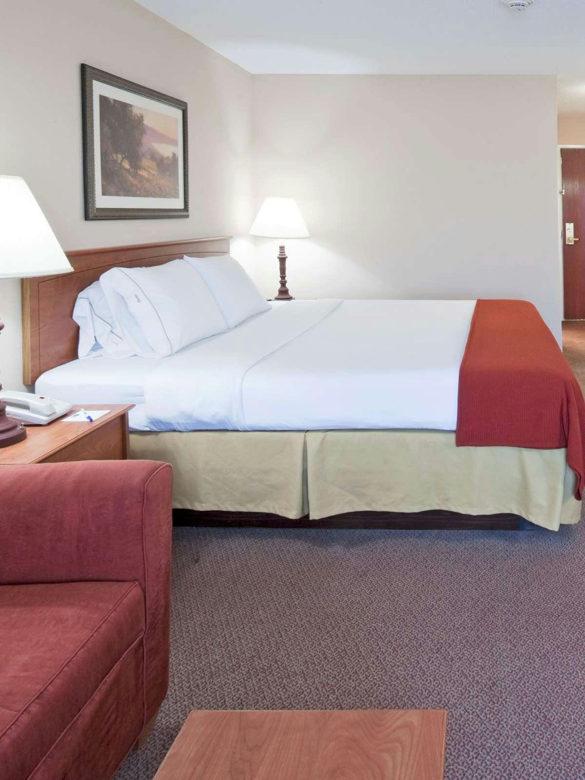 Hotel Holiday Inn Express Gas City photo 1