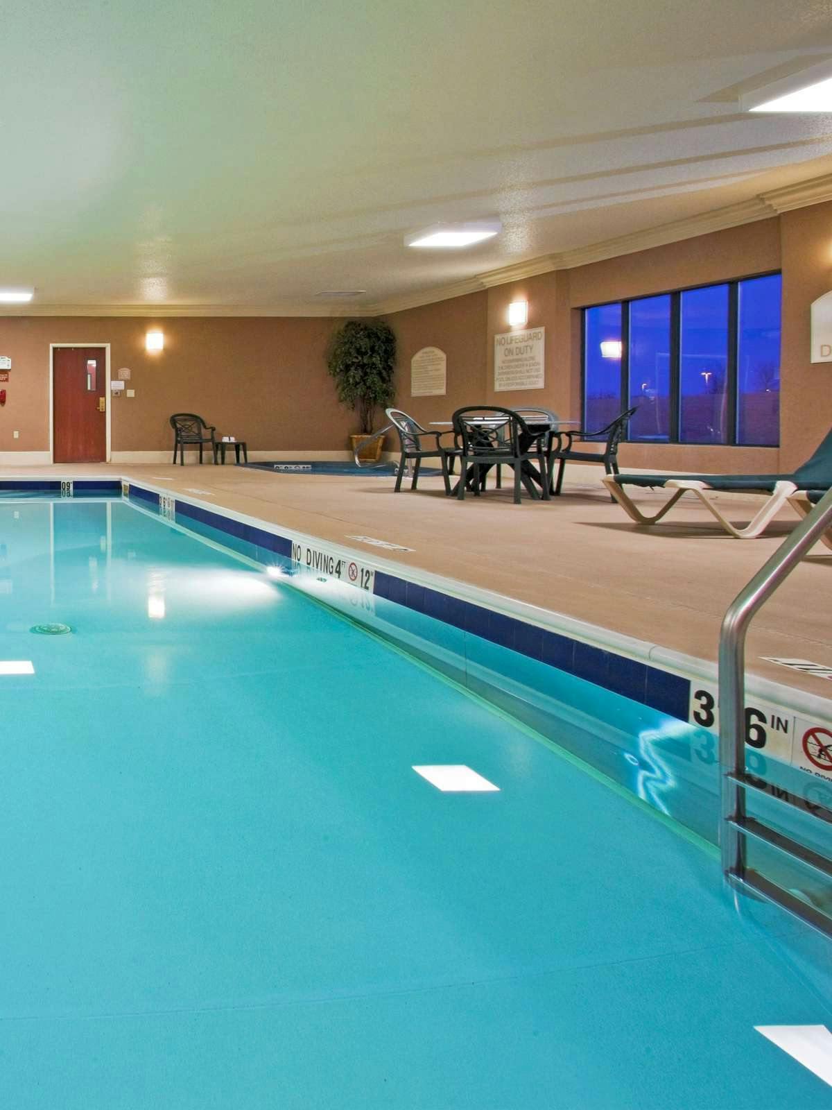 Hotel Holiday Inn Express Gas City photo 5