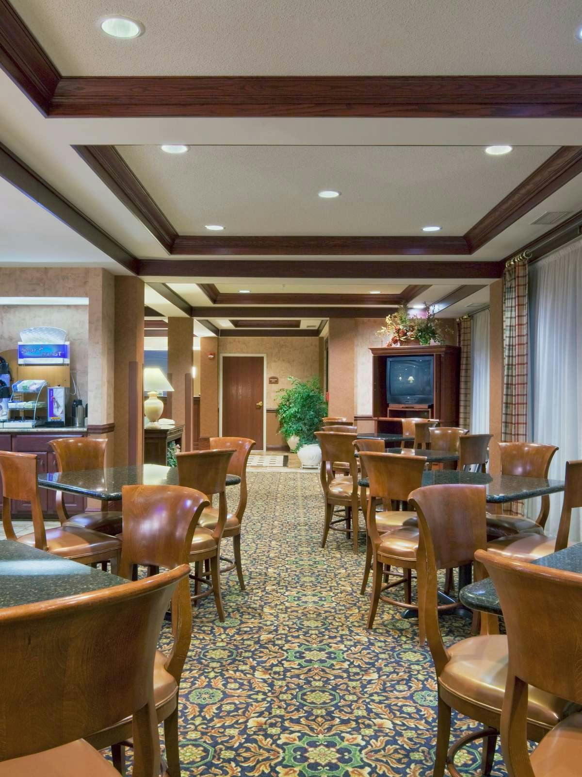 Hotel Holiday Inn Express Gas City photo 4