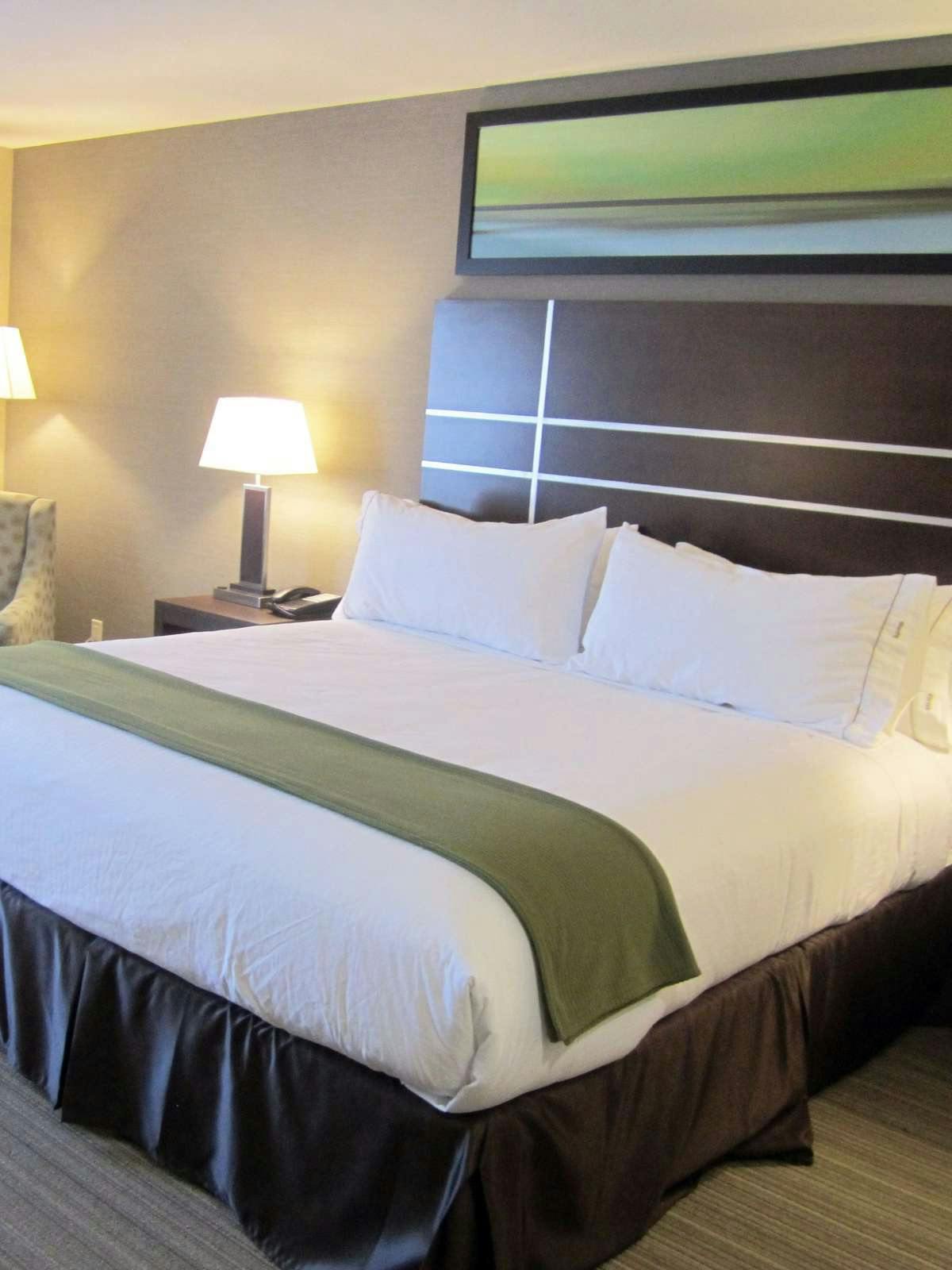 Hotel Holiday Inn Express Golden Kicking Horse photo 1