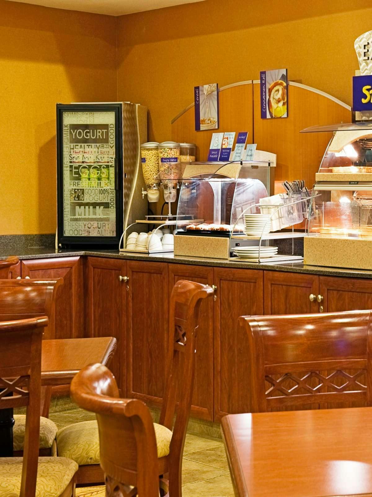 Hotel Holiday Inn Express Grande Prairie photo 5