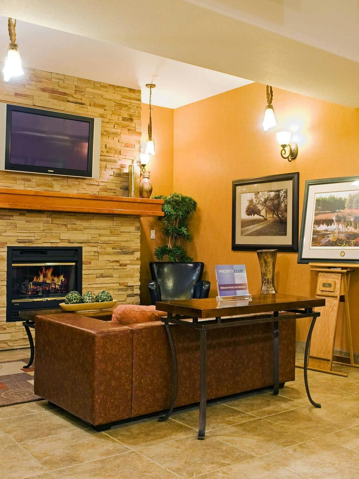 Hotel Holiday Inn Express Grande Prairie photo 3