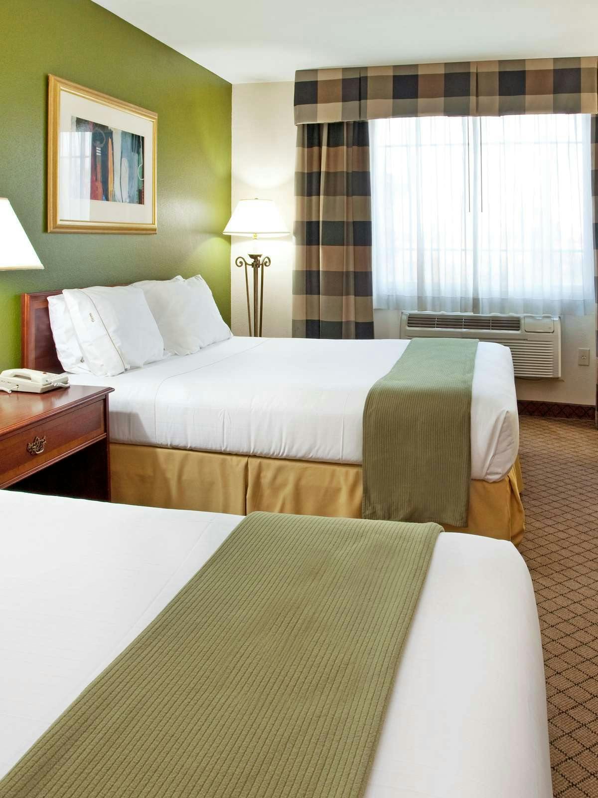 Hotel Holiday Inn Express Harvey photo 1