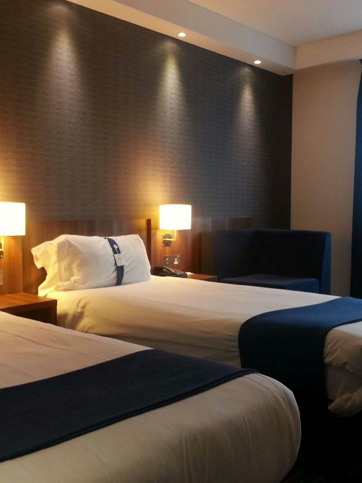 Hotel Holiday Inn Express Harlow photo 1