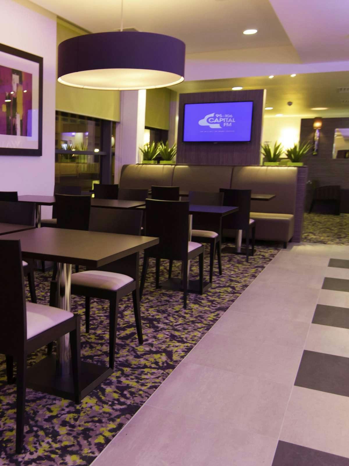 Hotel Holiday Inn Express Harlow photo 3