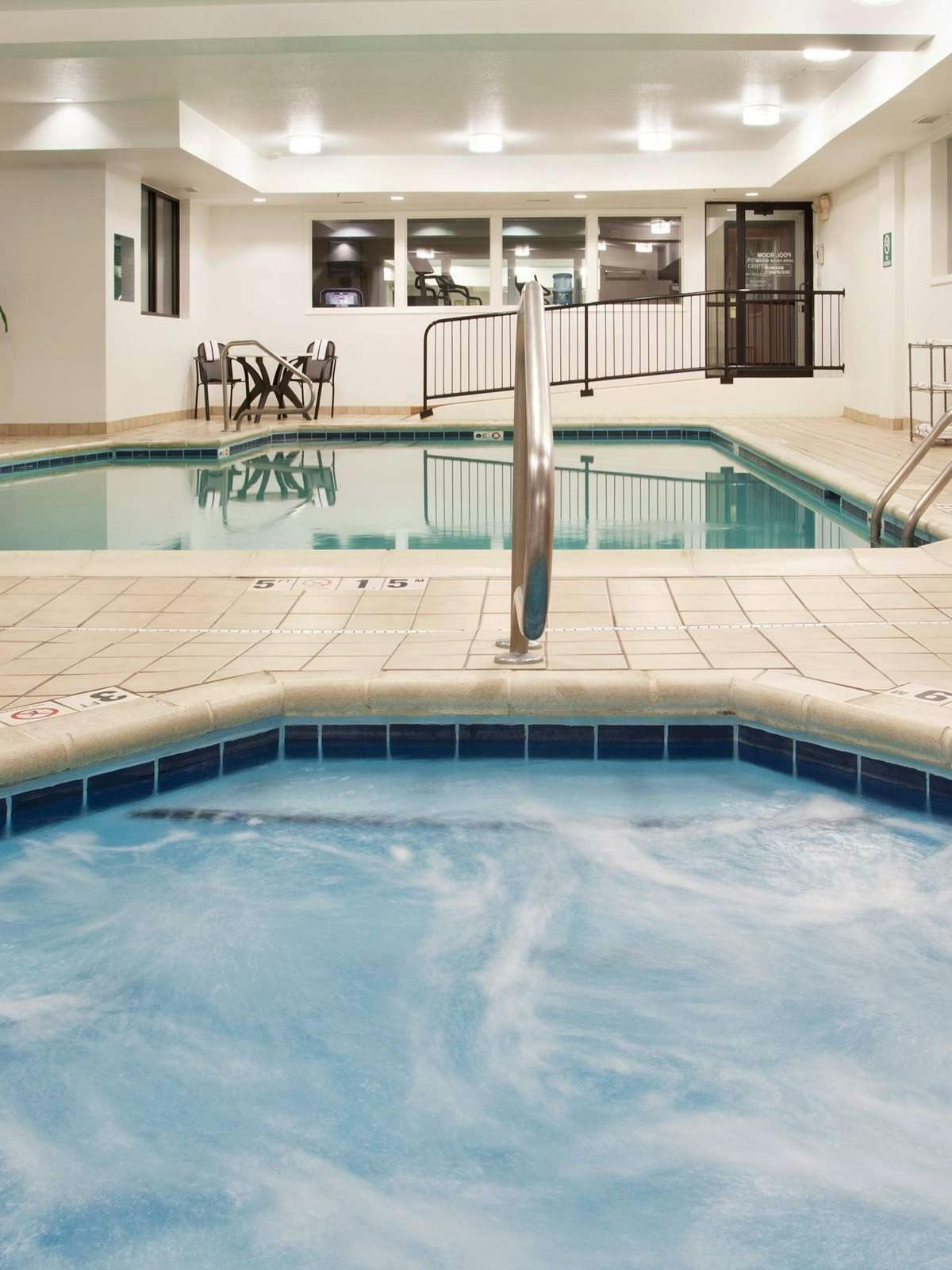 Hotel Holiday Inn Express Grove City photo 4