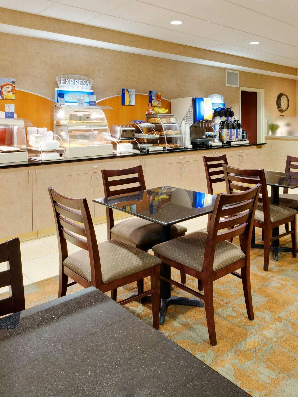 Hotel Holiday Inn Express Haskell Wayne Area photo 5