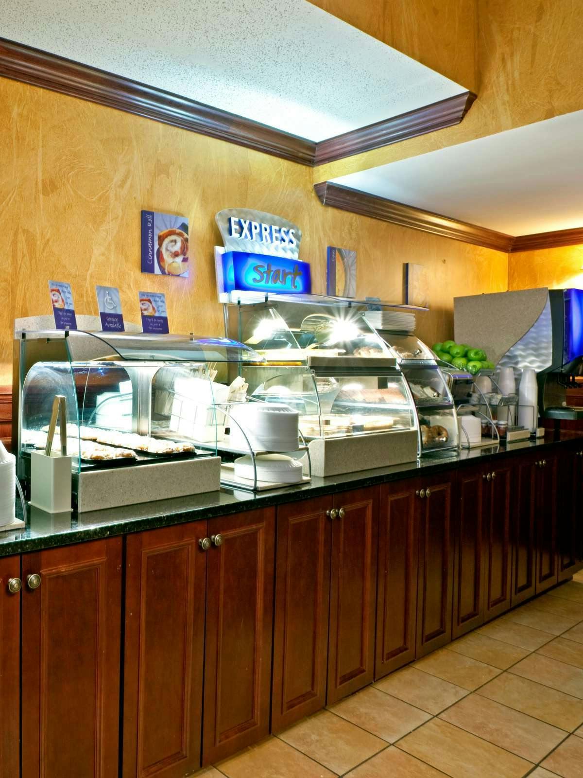 Hotel Holiday Inn Express Harmarville photo 4