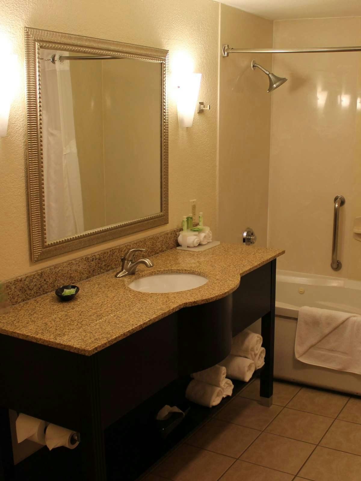 Hotel Holiday Inn Express Harlingen photo 2