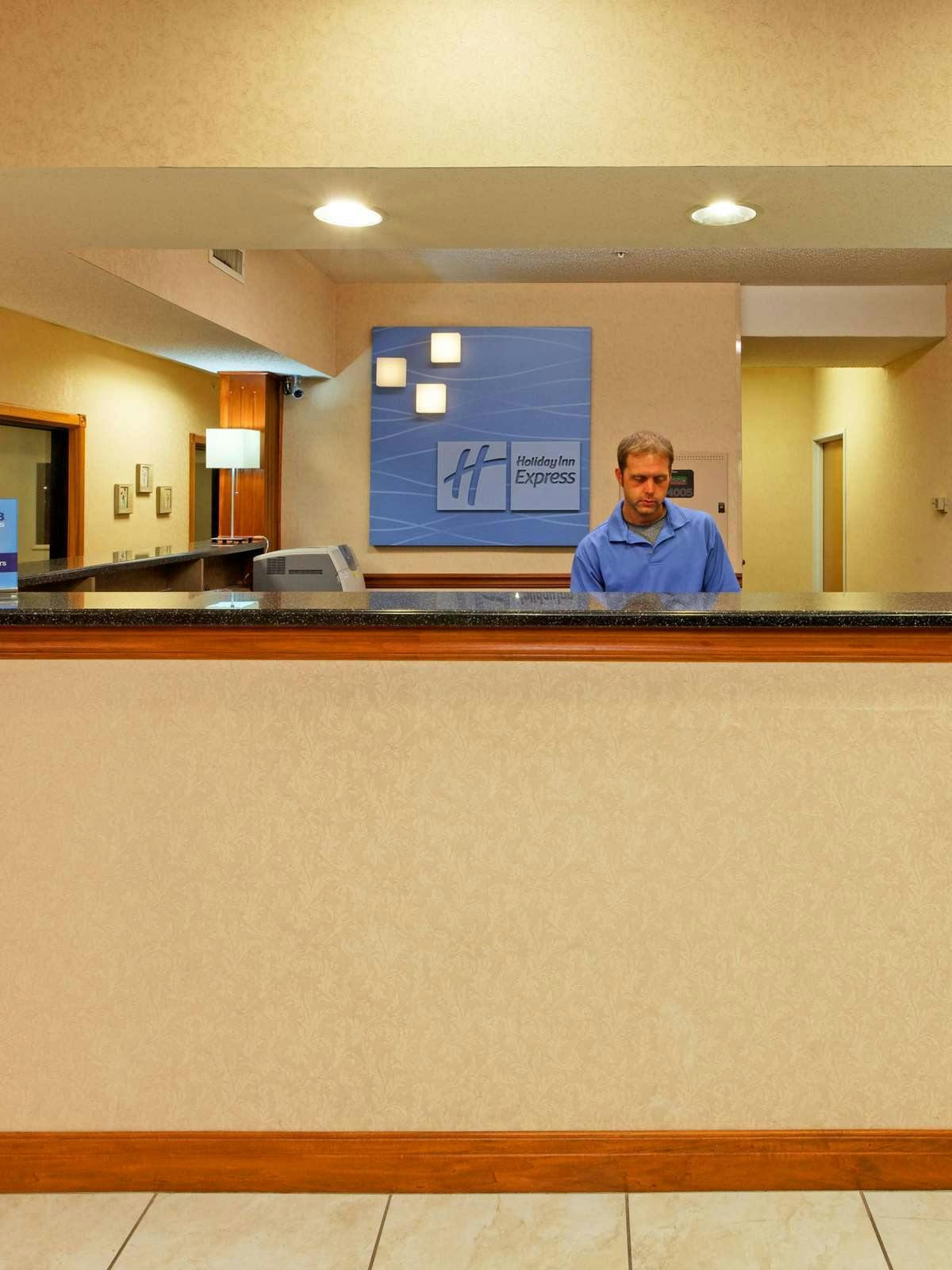 Hotel Holiday Inn Express Henderson N Evansville South photo 2